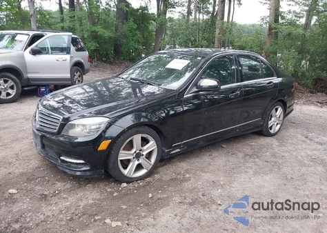 2011 Mercedes-Benz C 300 Luxury 4Matic/Sport 4Matic из США, поврежденный, VIN WDDGF8BB7BR176073
